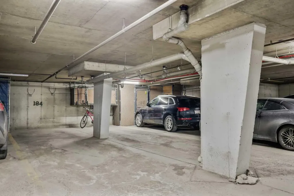 10 Sierra Morena Mews SW Calgary AB T3H 3K5