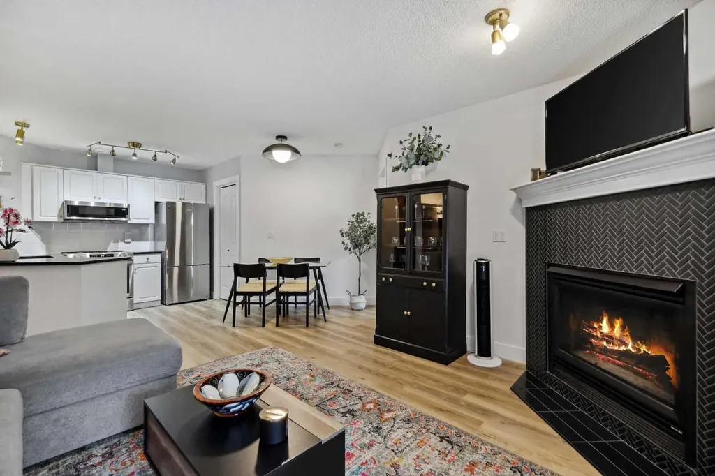 10 Sierra Morena Mews SW Calgary AB T3H 3K5
