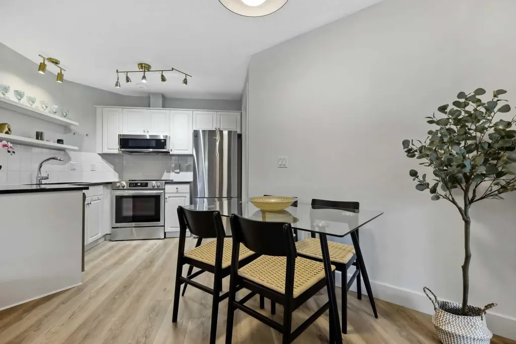 10 Sierra Morena Mews SW Calgary AB T3H 3K5