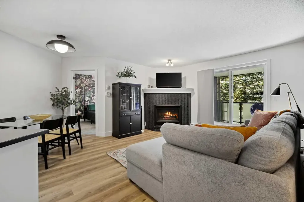 10 Sierra Morena Mews SW Calgary AB T3H 3K5