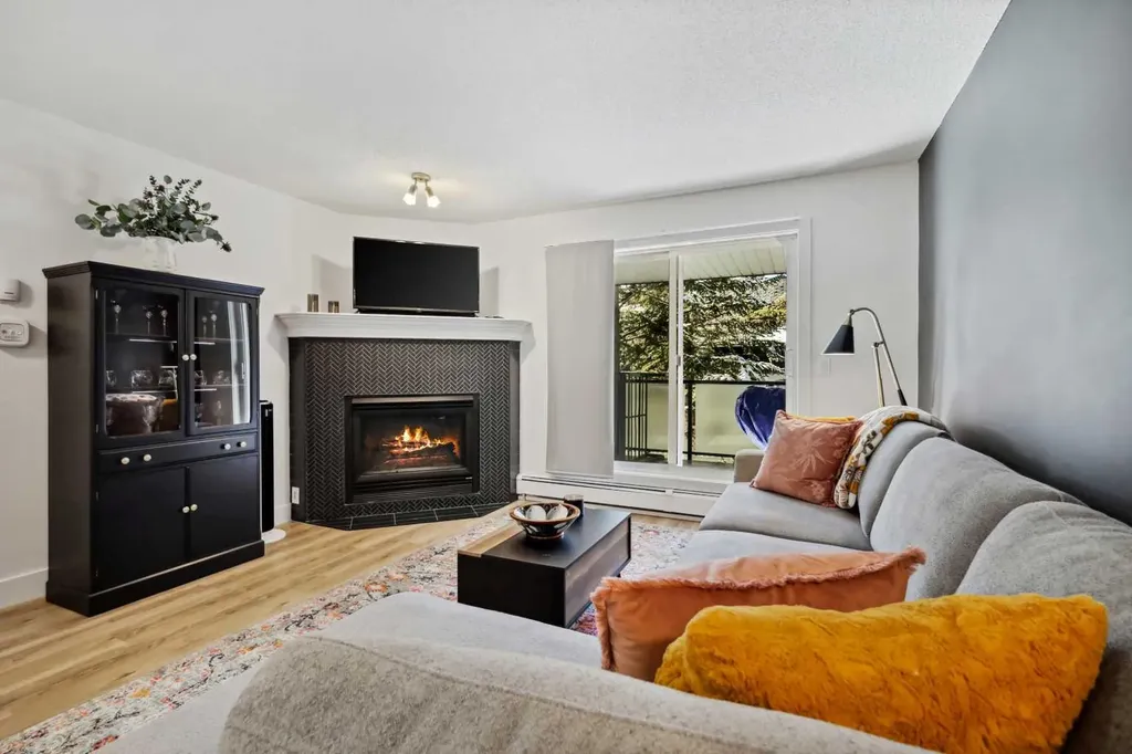 10 Sierra Morena Mews SW Calgary AB T3H 3K5