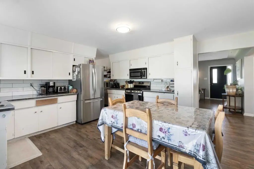 274006 Township Road 262 Highway Rural Rocky View County AB T4A 1H6