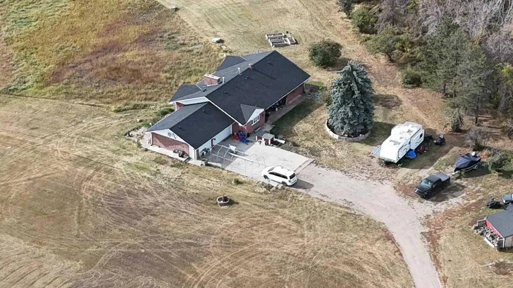 274006 Township Road 262 Highway Rural Rocky View County AB T4A 1H6