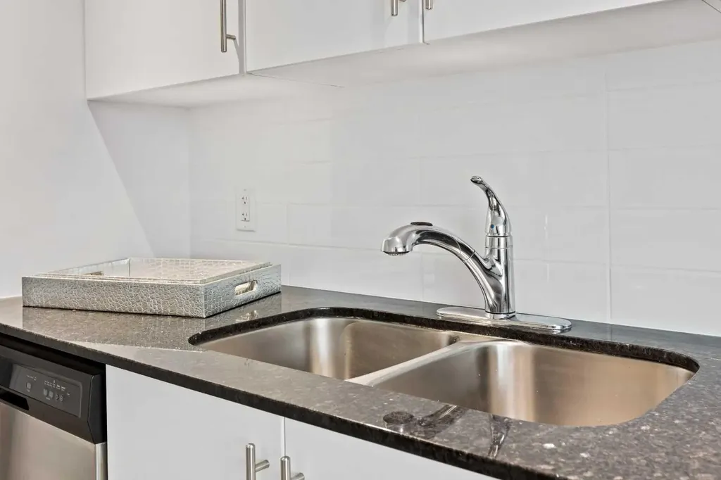1920 11 Avenue SW Calgary AB t3c0n9