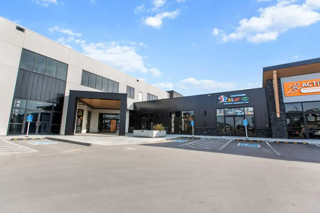 20 Dawson Wharf Mount Chestermere AB T1X 2Z5