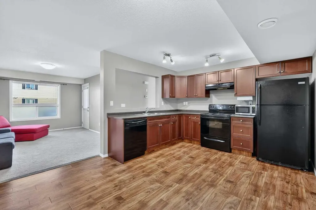 8 Bayside Place Strathmore AB T1P 0E1