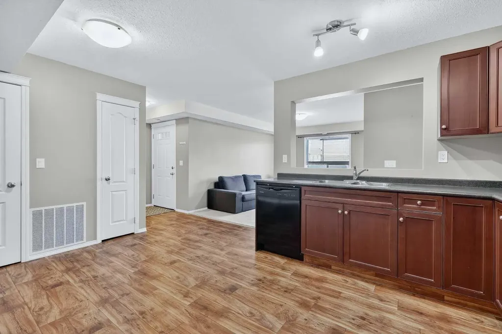 8 Bayside Place Strathmore AB T1P 0E1