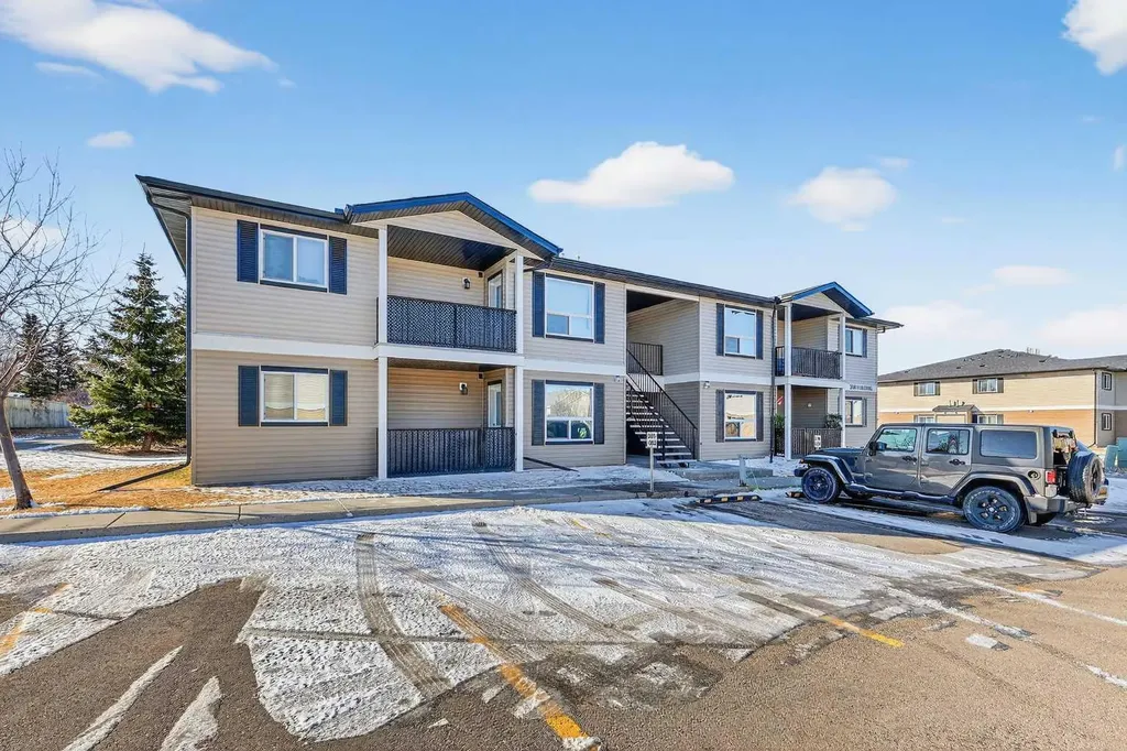8 Bayside Place Strathmore AB T1P 0E1