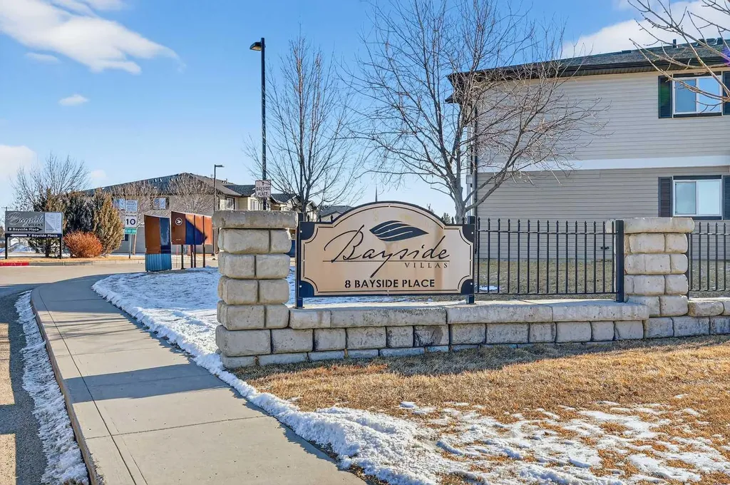 8 Bayside Place Strathmore AB T1P 0E1