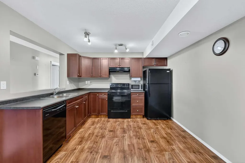 8 Bayside Place Strathmore AB T1P 0E1