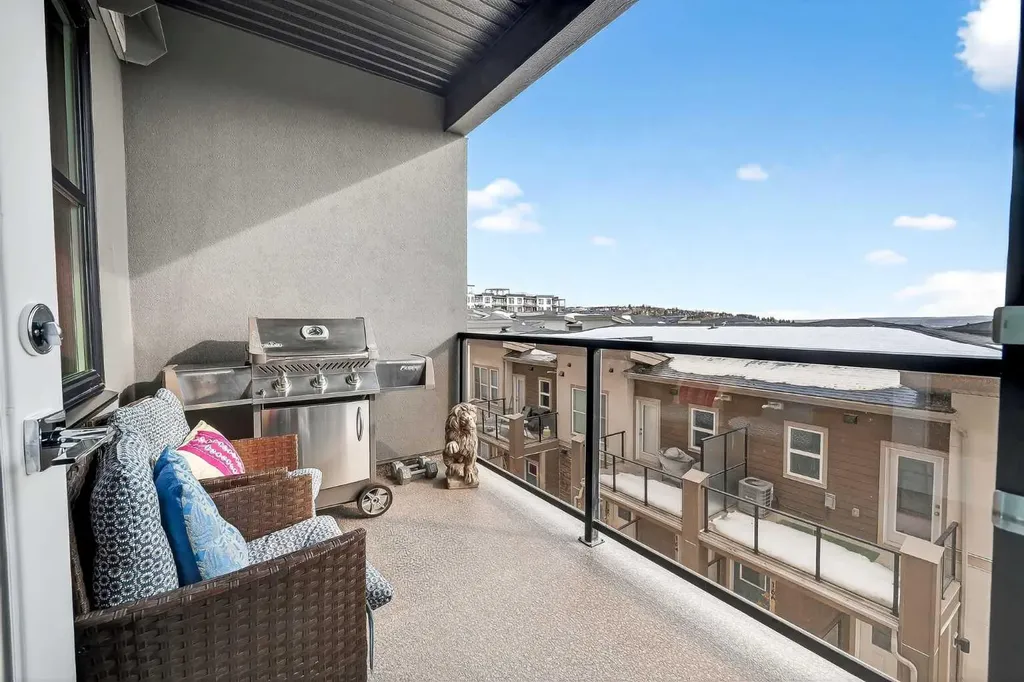 8355 19 Avenue SW Calgary AB T3H 6G3