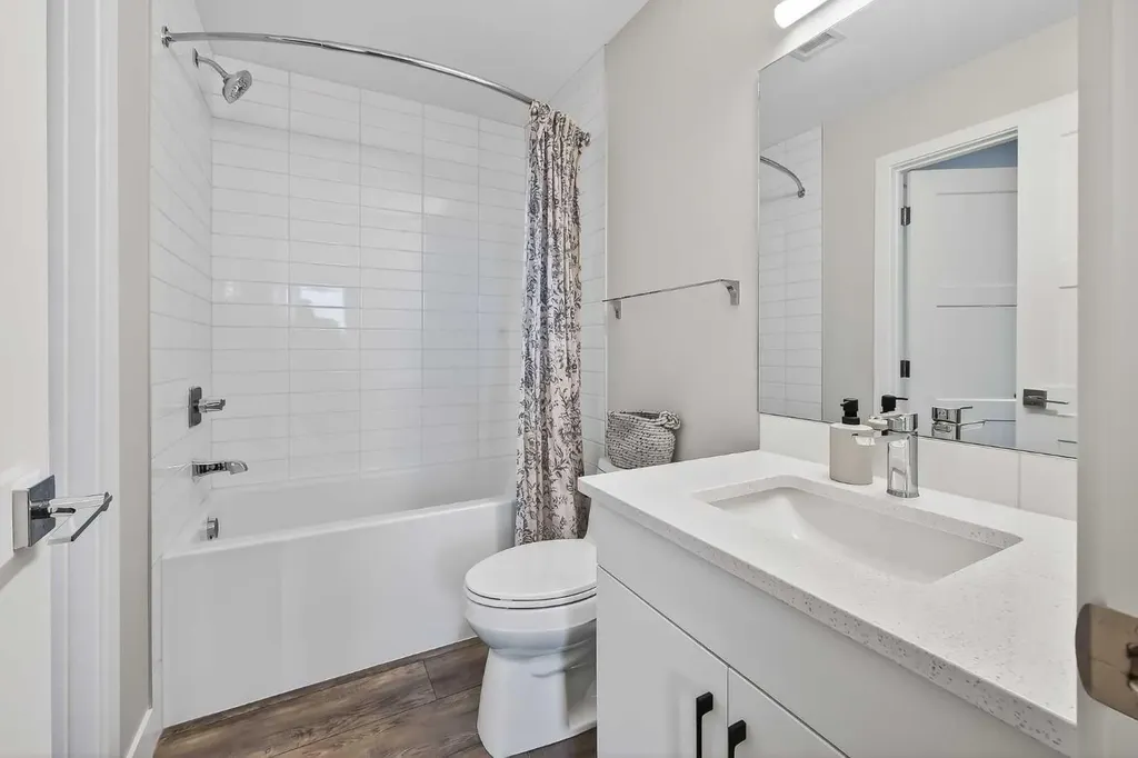 8355 19 Avenue SW Calgary AB T3H 6G3