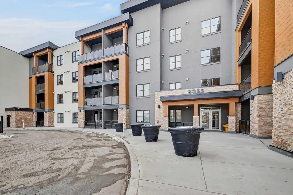 8355 19 Avenue SW Calgary AB T3H 6G3