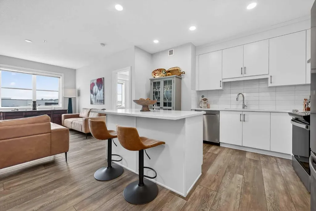 8355 19 Avenue SW Calgary AB T3H 6G3