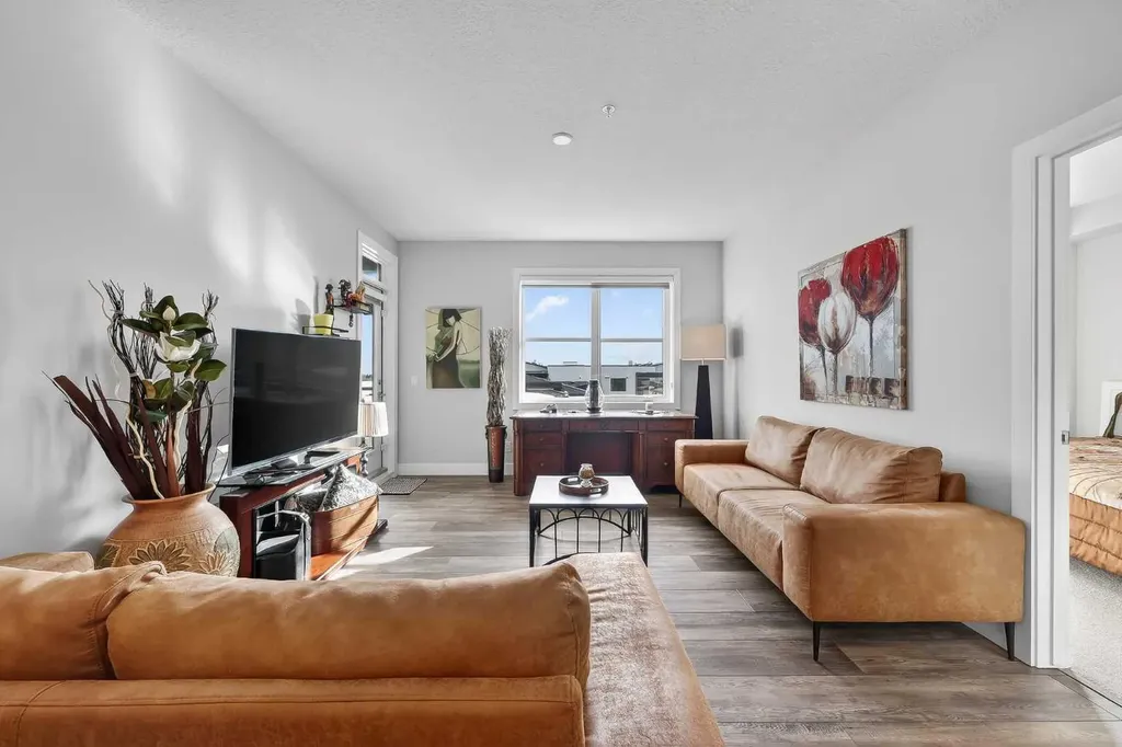 8355 19 Avenue SW Calgary AB T3H 6G3