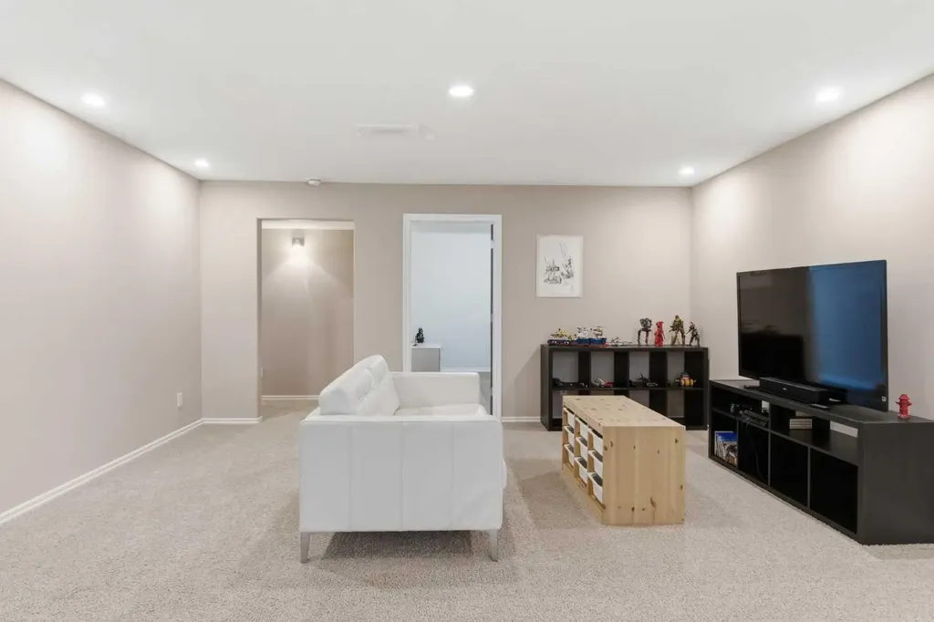 1151 Westmount Drive Strathmore AB T1P1Y6
