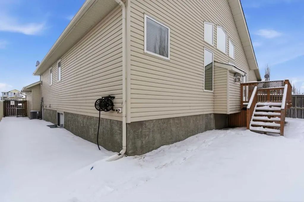 1151 Westmount Drive Strathmore AB T1P1Y6