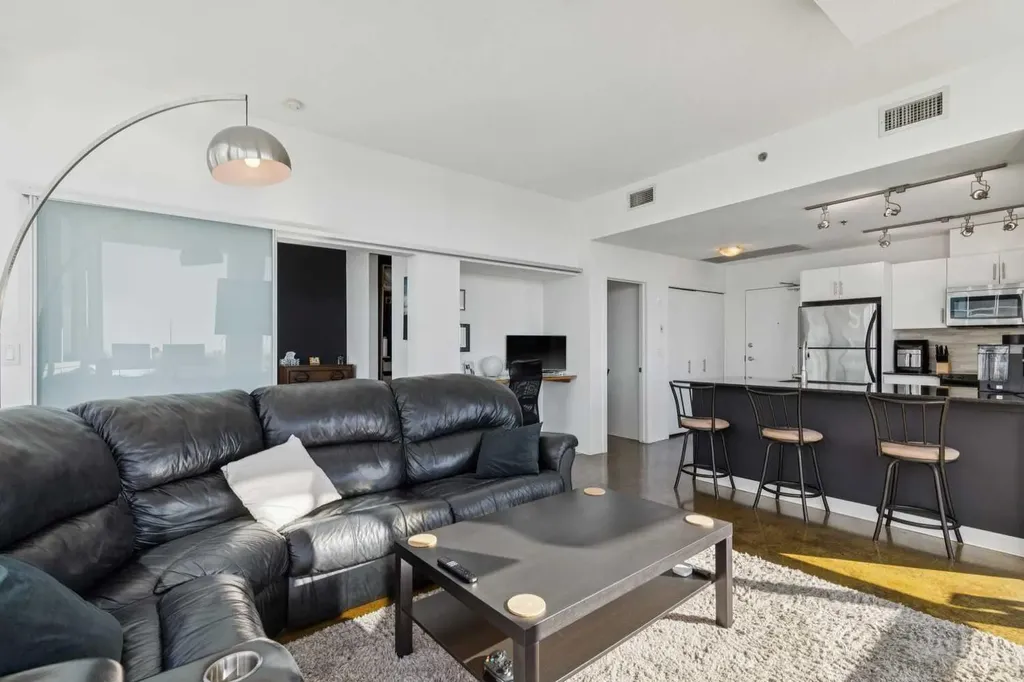 135 13 Avenue SW Calgary AB T2R 0W8