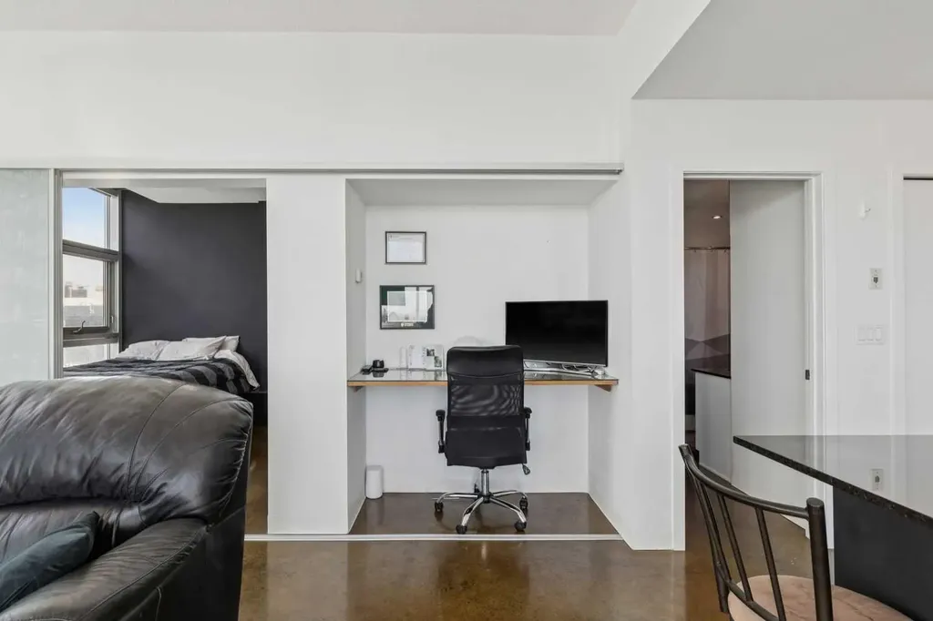 135 13 Avenue SW Calgary AB T2R 0W8