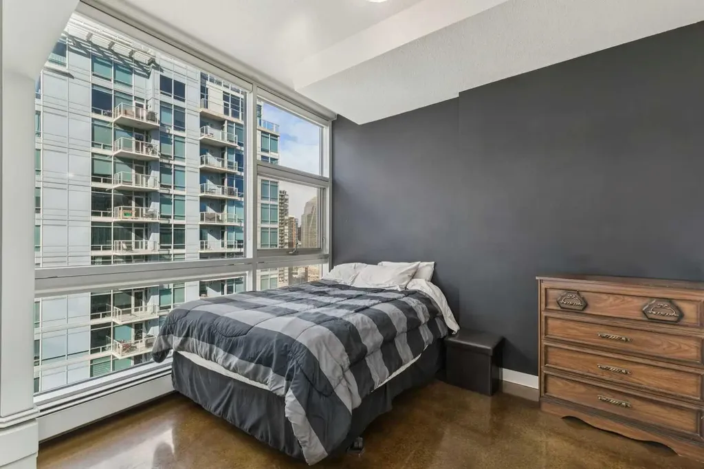 135 13 Avenue SW Calgary AB T2R 0W8