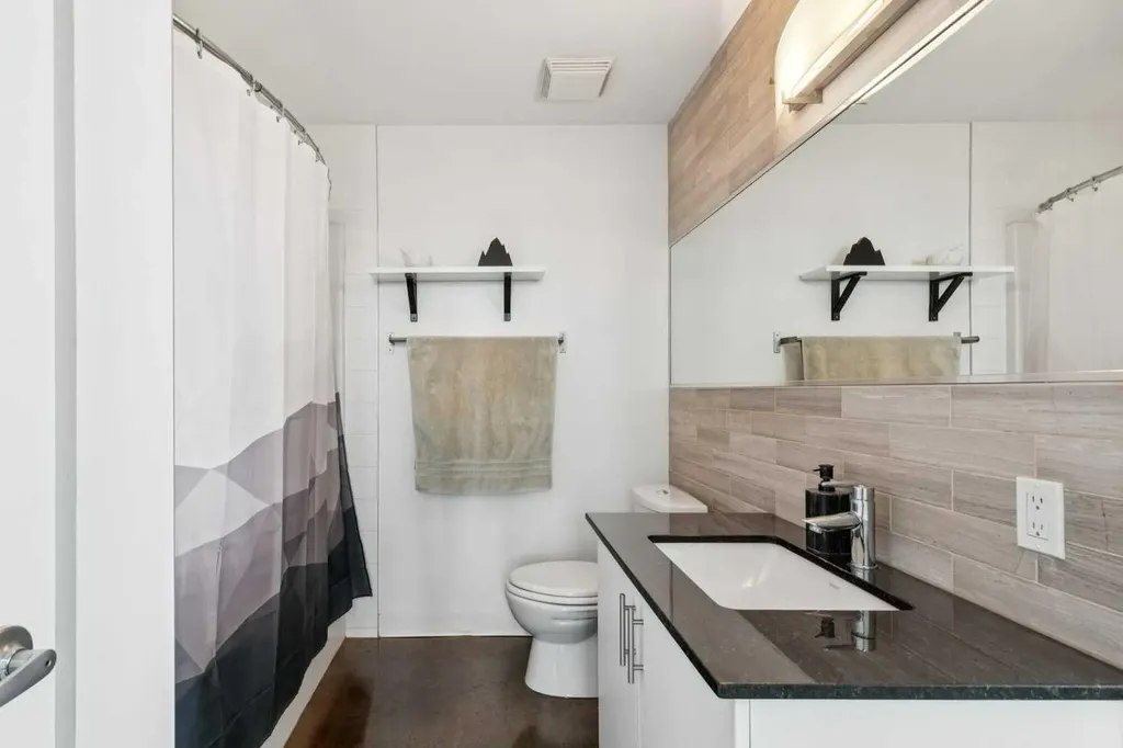 135 13 Avenue SW Calgary AB T2R 0W8