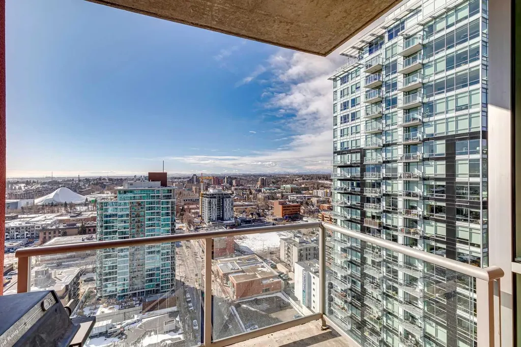 135 13 Avenue SW Calgary AB T2R 0W8