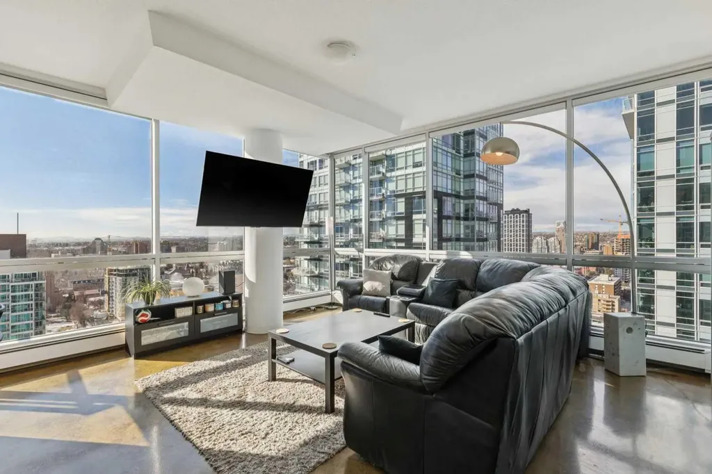 135 13 Avenue SW Calgary AB T2R 0W8