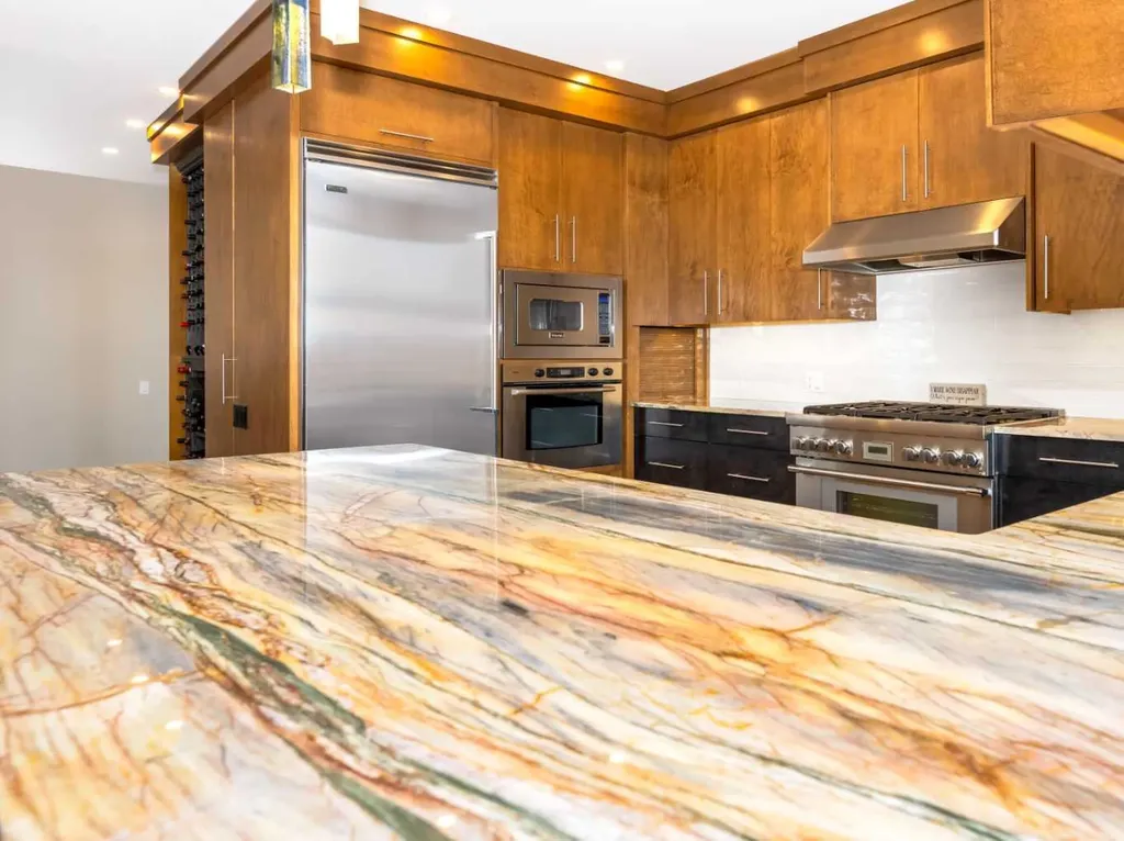 1407 Kensington Close NW Calgary AB T2N 3J9