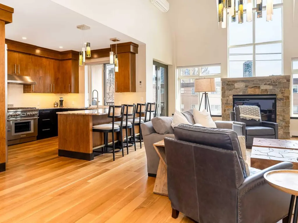 1407 Kensington Close NW Calgary AB T2N 3J9
