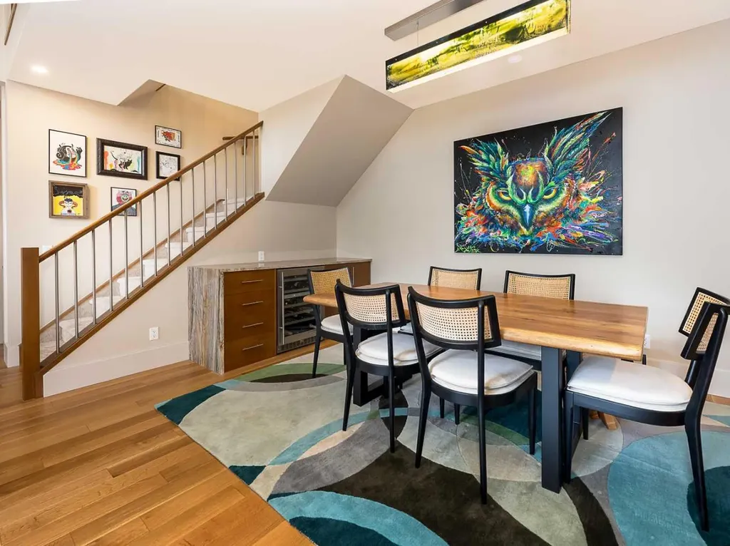 1407 Kensington Close NW Calgary AB T2N 3J9