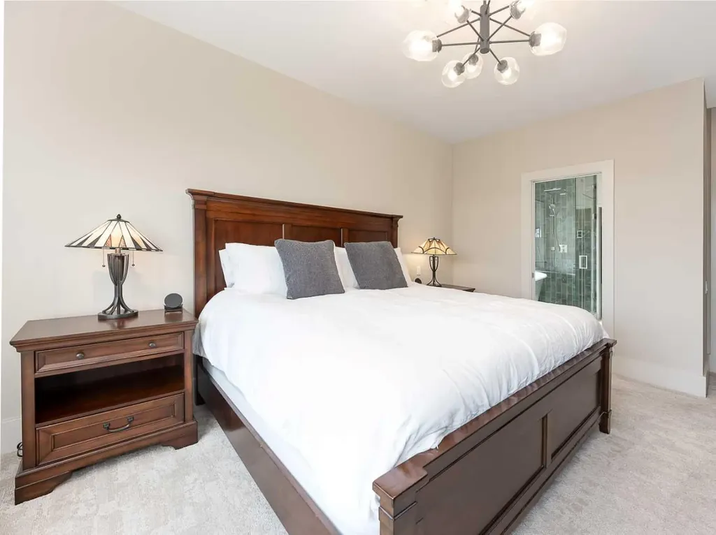 1407 Kensington Close NW Calgary AB T2N 3J9