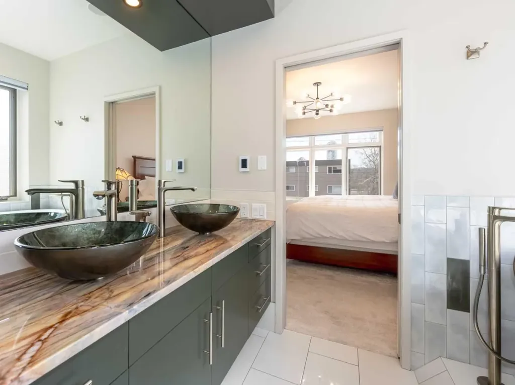 1407 Kensington Close NW Calgary AB T2N 3J9