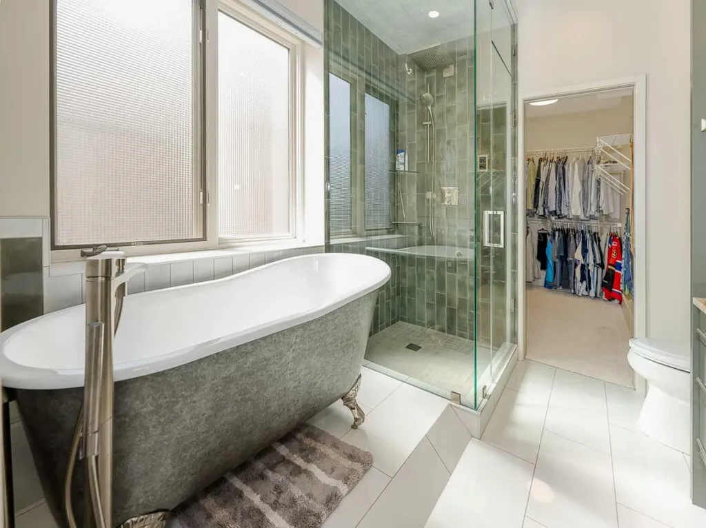 1407 Kensington Close NW Calgary AB T2N 3J9