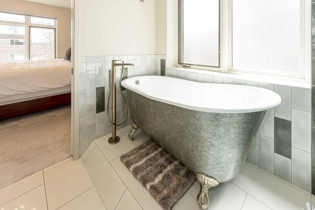 1407 Kensington Close NW Calgary AB T2N 3J9
