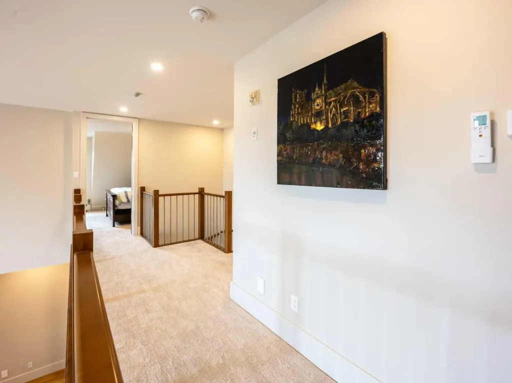 1407 Kensington Close NW Calgary AB T2N 3J9