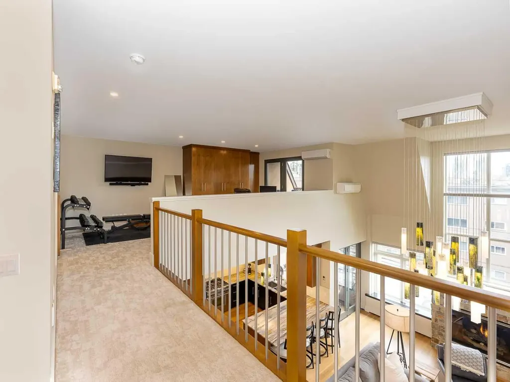 1407 Kensington Close NW Calgary AB T2N 3J9