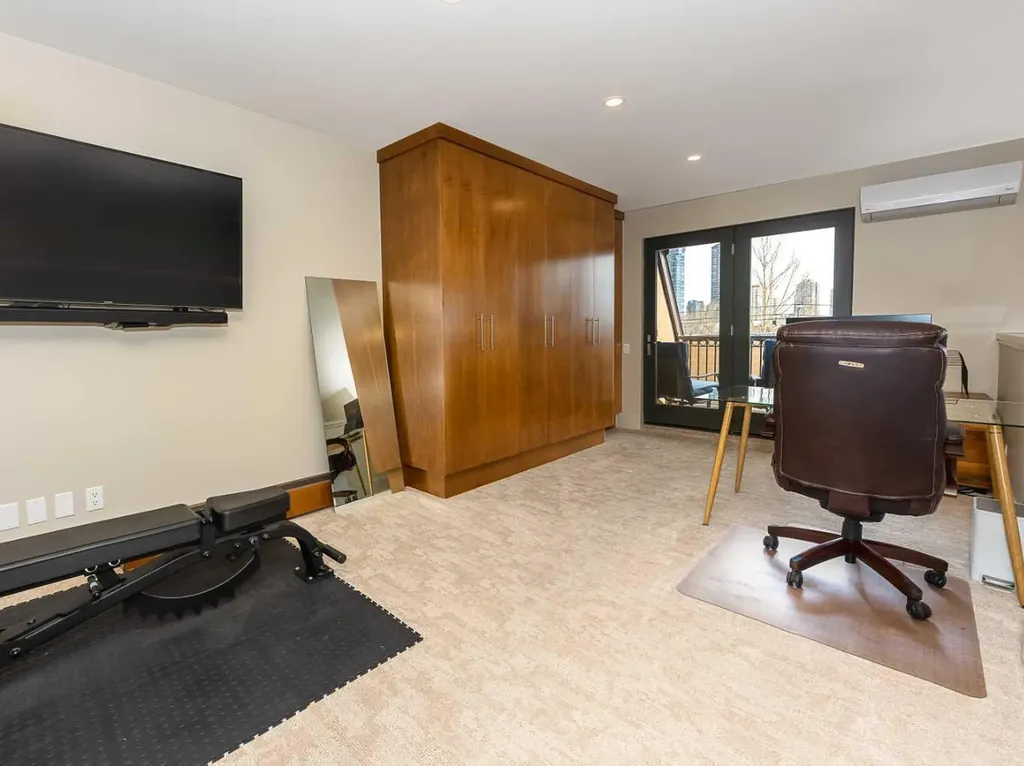1407 Kensington Close NW Calgary AB T2N 3J9