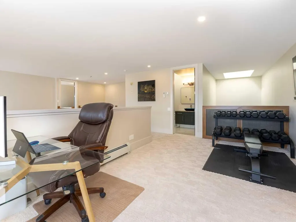 1407 Kensington Close NW Calgary AB T2N 3J9