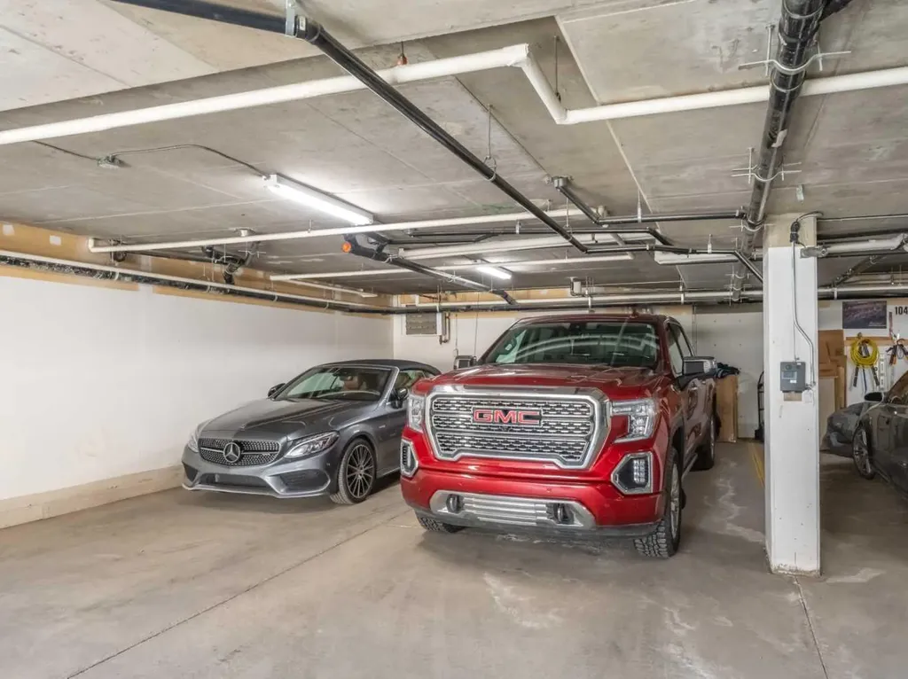 1407 Kensington Close NW Calgary AB T2N 3J9
