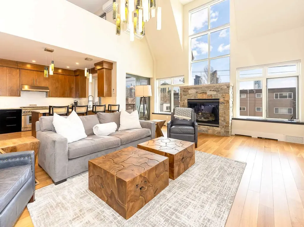 1407 Kensington Close NW Calgary AB T2N 3J9