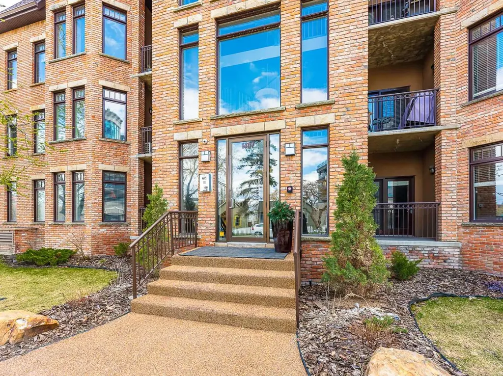 1407 Kensington Close NW Calgary AB T2N 3J9