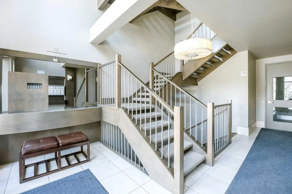 1407 Kensington Close NW Calgary AB T2N 3J9