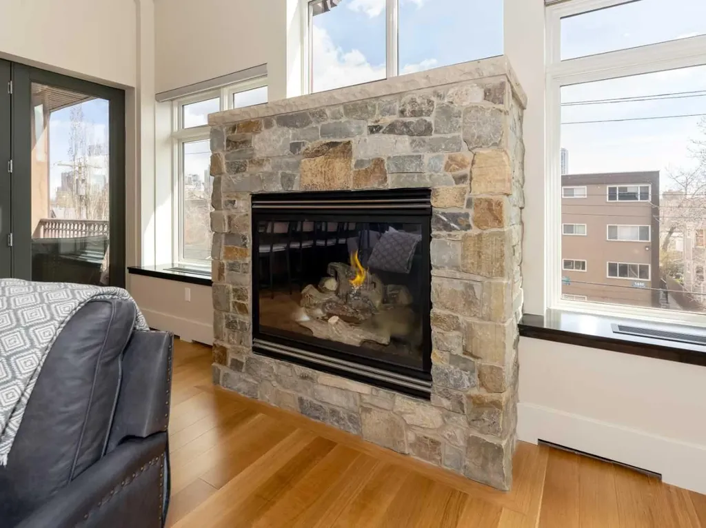 1407 Kensington Close NW Calgary AB T2N 3J9