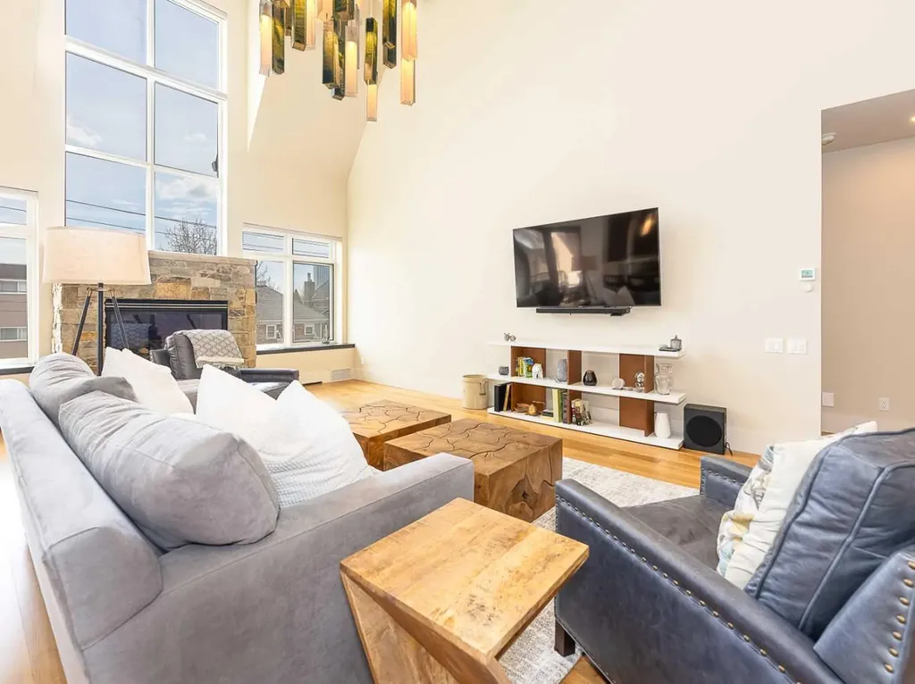 1407 Kensington Close NW Calgary AB T2N 3J9