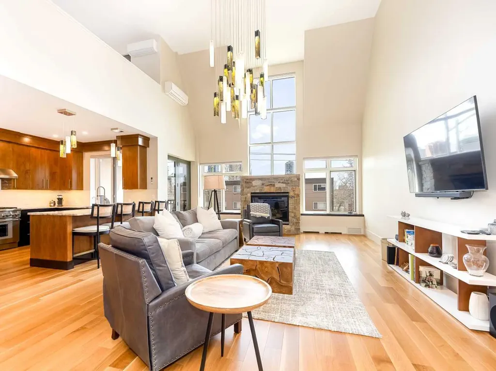 1407 Kensington Close NW Calgary AB T2N 3J9