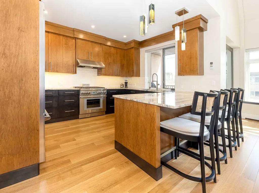 1407 Kensington Close NW Calgary AB T2N 3J9