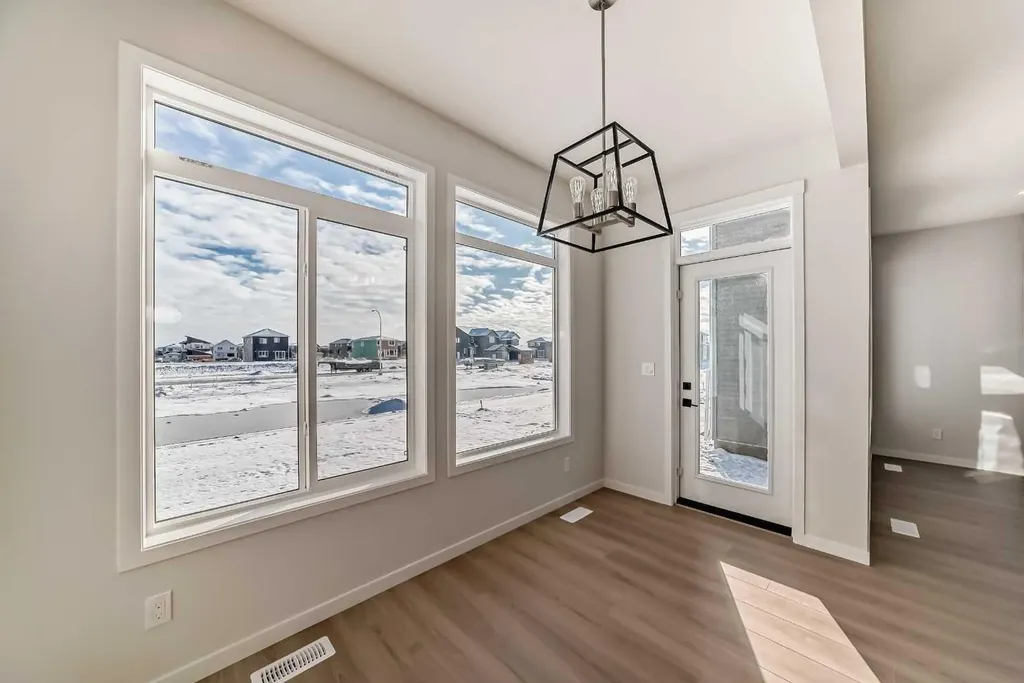 374 Corner Glen Way NE Calgary AB T3N 2P1