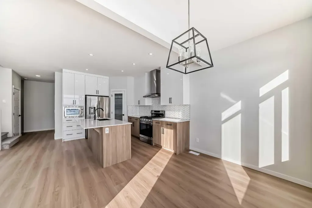 374 Corner Glen Way NE Calgary AB T3N 2P1