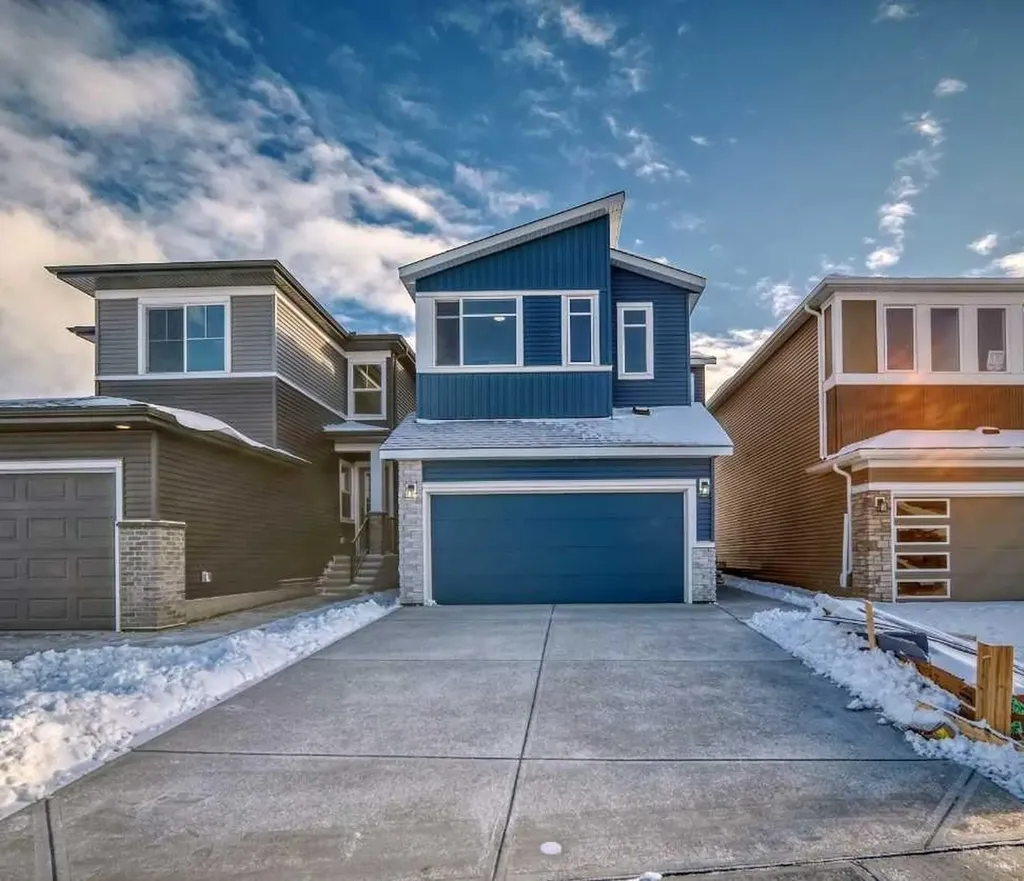 374 Corner Glen Way NE Calgary AB T3N 2P1