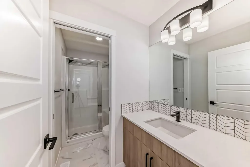 374 Corner Glen Way NE Calgary AB T3N 2P1